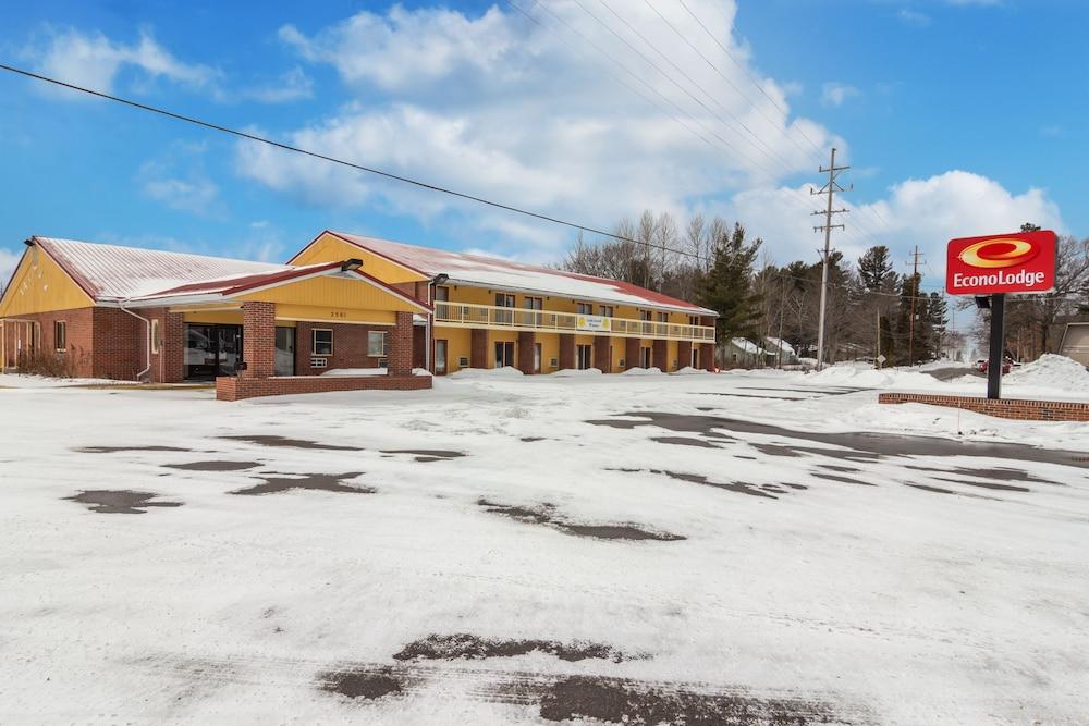 Econo Lodge Cadillac By Choice Kültér fotó