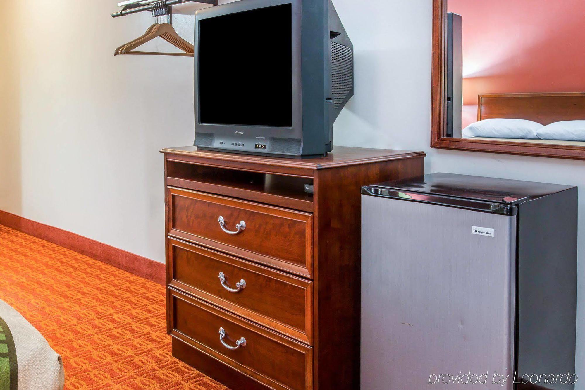 Econo Lodge Cadillac By Choice Kültér fotó